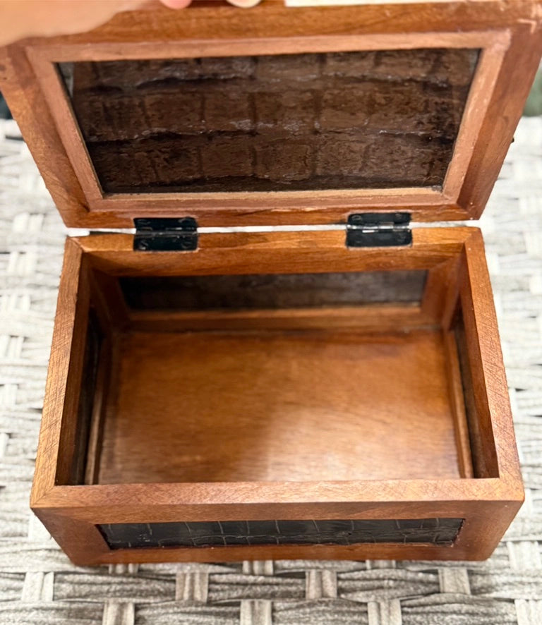 Alligator Valet Chest